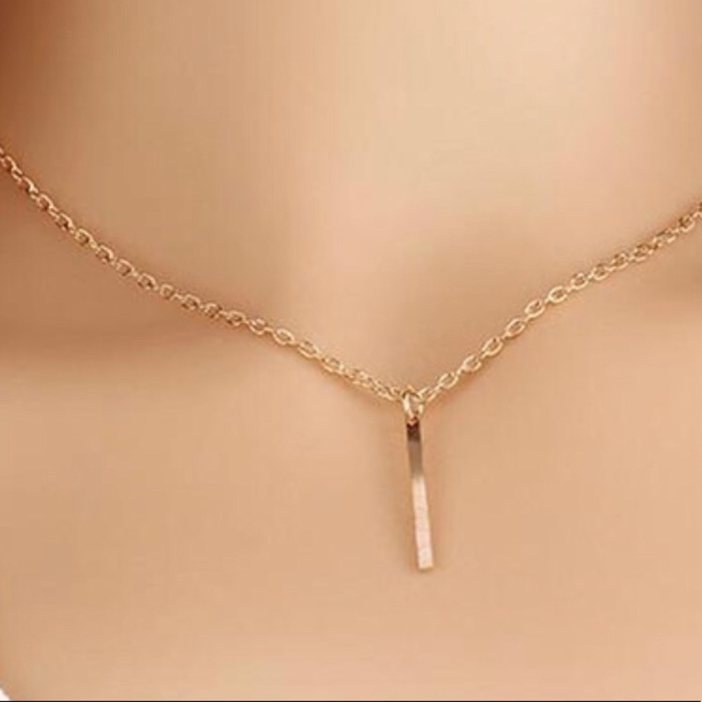 Beautiful and light gold bar necklace